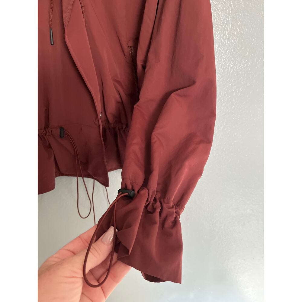 Athleta Acadia Windbreaker Jacket in Burgundy Size Large - Picture 5 of 14